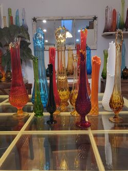 Beautiful lot of vintage swung vases