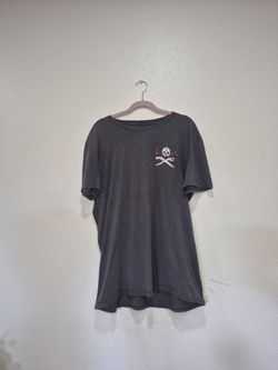 Men’s Large Gray Skull Crossed Swords American Flag Graphic T-Shirt