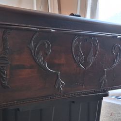 Lane cedar wood chest