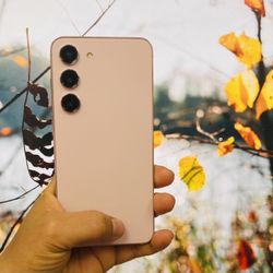 Samsung Galaxy S23 128 gb Factory Unlocked Comes with store warranty 