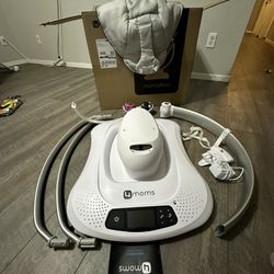 4 Moms Mamaroo Multi Motion Swing In Great Condition