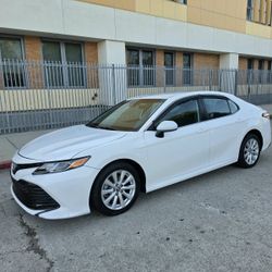2020 Toyota Camry LE 4Cyd Clean TITLE