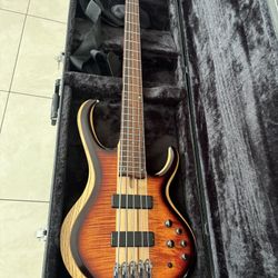 Ibanez btb 765. Guitar Bass With Accessories 