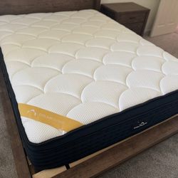 Queen DreamCloud Premier Rest Mattress, Like New