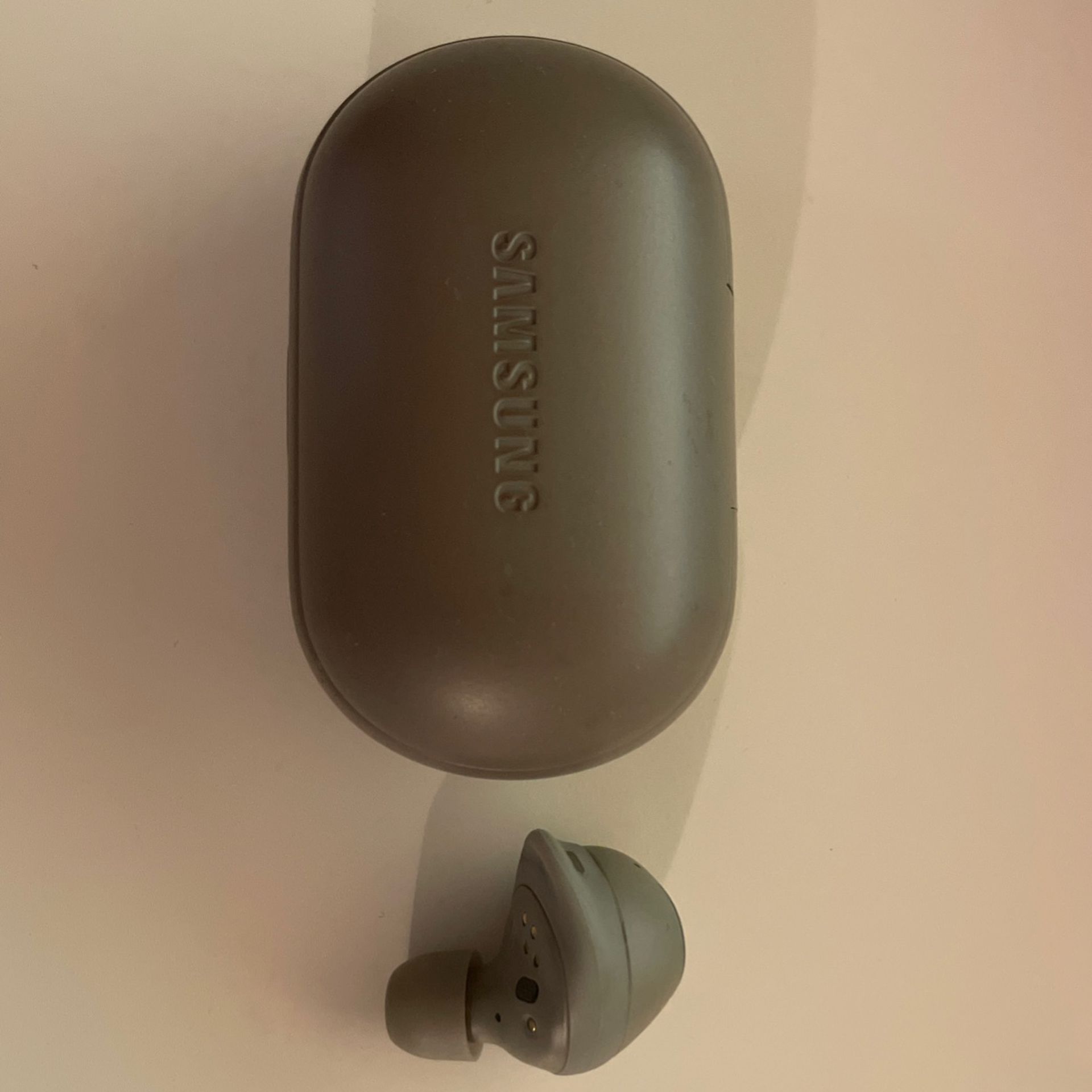 Samsung Gear IconX Wireless Earbuds (2018)