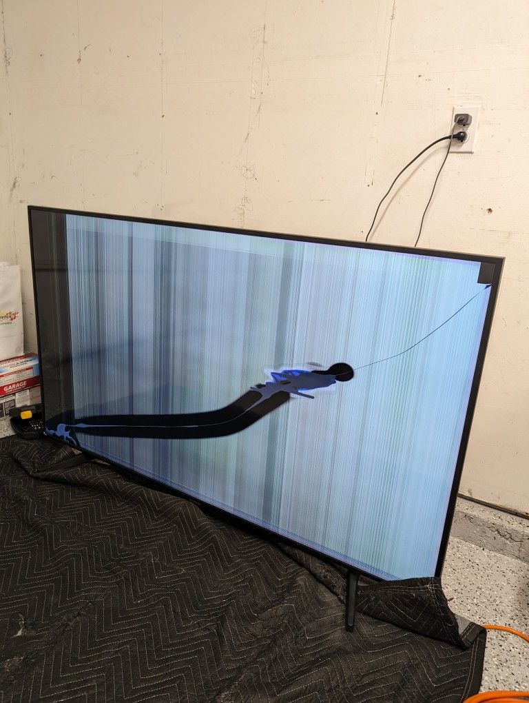 Broken - 65 Inch Samsung Smart TV 4K
