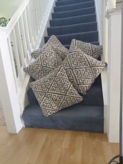 Five Pillows 