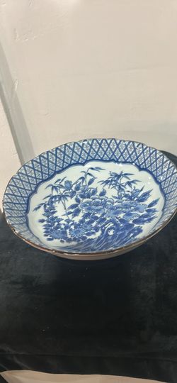 Beautiful 10 inch blue and white bowl