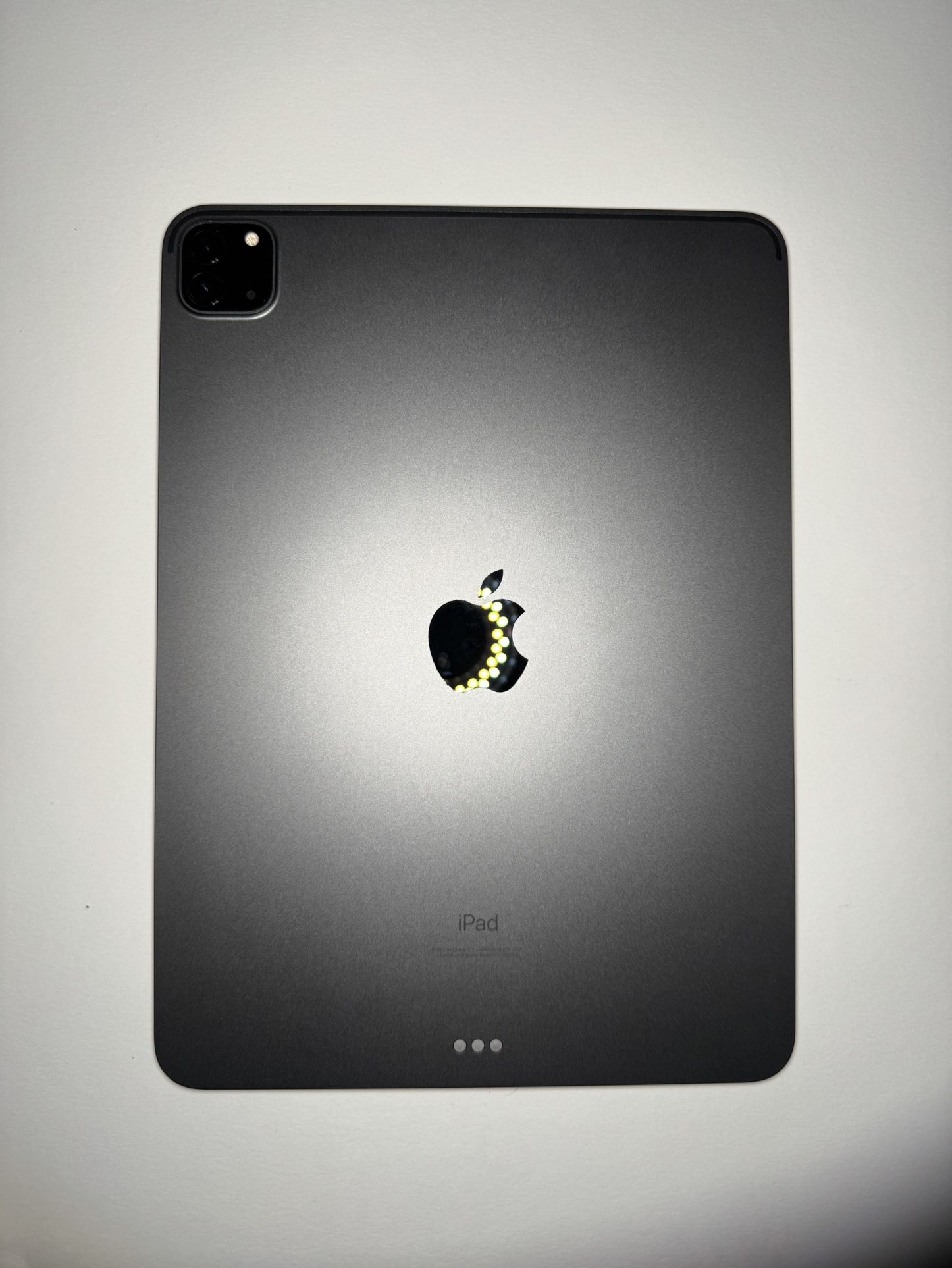 iPad Pro 11” 3rd Gen (128GB) + Apple Pencil + Case