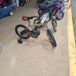 16 in Moto logo boys bike