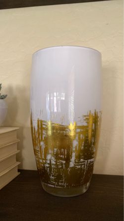 White & gold vase