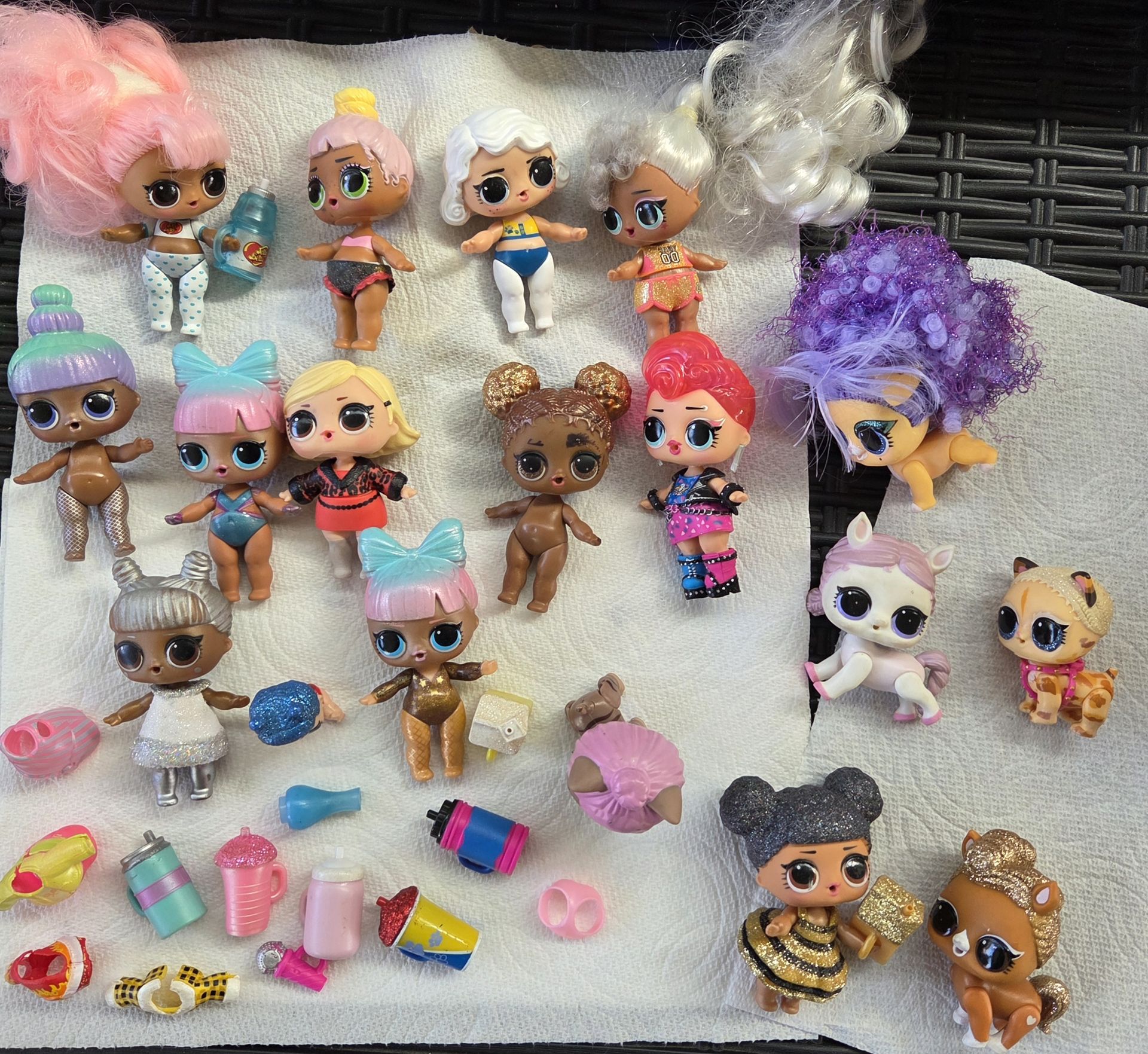 LOL SURPRISE DOLL KITTIE BABY KITTIE CALICO SECRET AGENT. DISCO DOGGIE..ACCESSORIES ABOUT 30 PIECES COLLECTIBLES ALL FOR $30.00 OR BEST OFFER