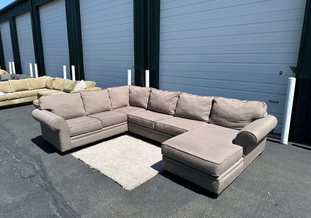 Arsh Gray Sectional