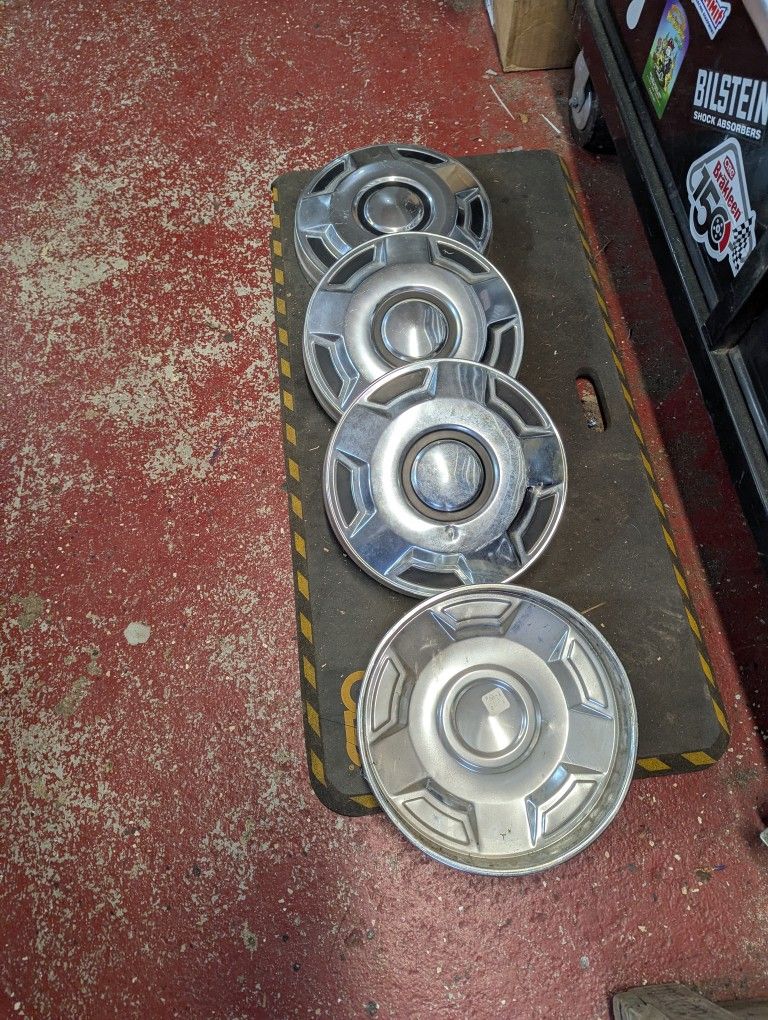 ford hubcaps