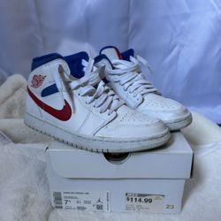 Jordan 1 MID 