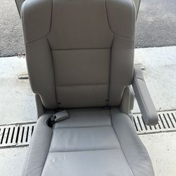 Odyssey Middle Row Seat 