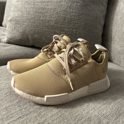 New adidas Women's sneaker shoes size 8.5 color nude