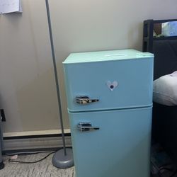 Mini Fridge 