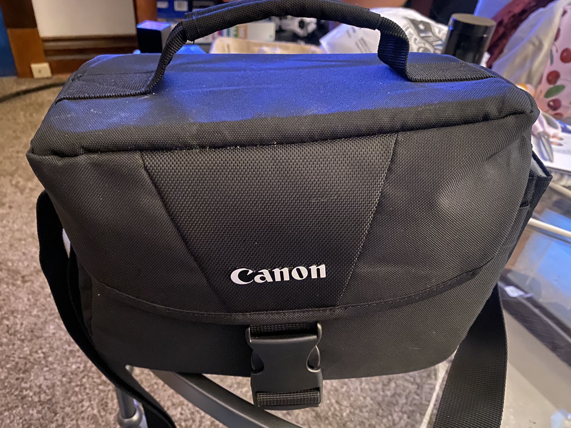 Canon EOS T7
