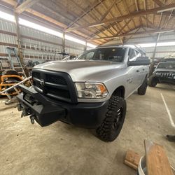 2015 Ram 2500 Crew HEMI 6.4-liter gas engine