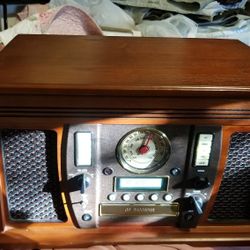 Crosley. 5 in 1   Record Player  Cassette/CD Am/ Fm Player 