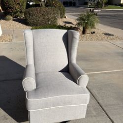 Wingback swivel chair- Great Condition!