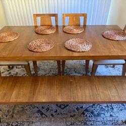 Almost New Table And Chairs 