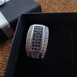 Round Cut Pave Set Men's White And Black Diamond Ring 10Kt  White Gold  Size- 11.5 Like new! Retails For $2999