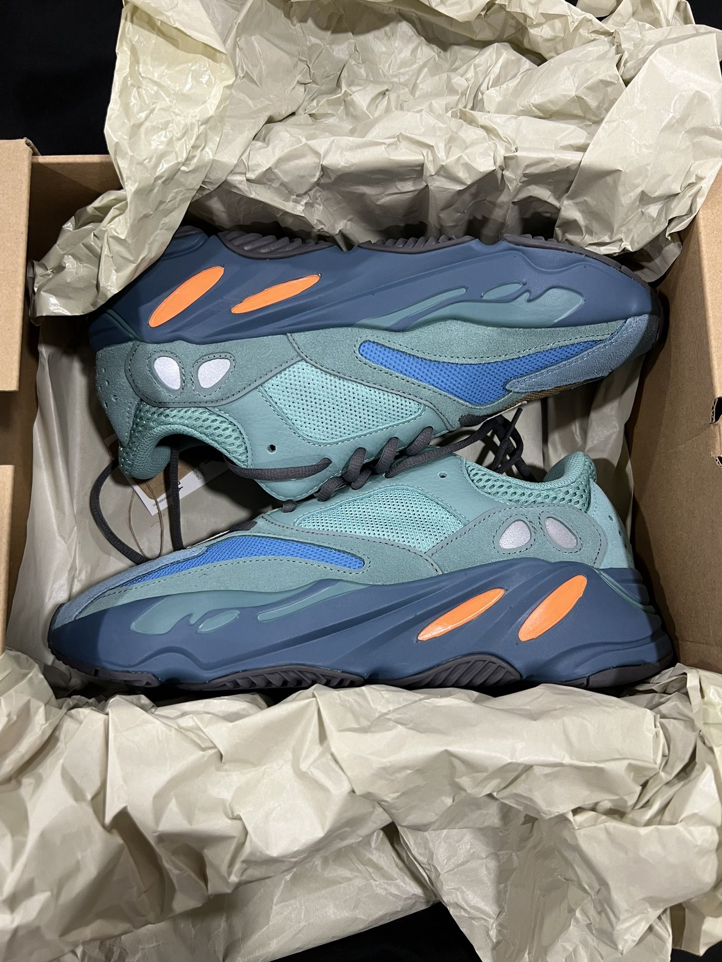 Adidas Yeezy Boost 700