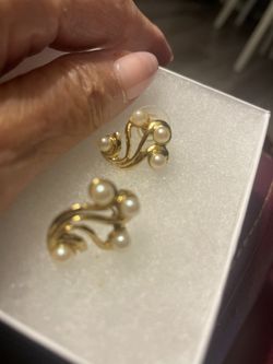 Vintage Earrings-Gold Tone with Small Pearls