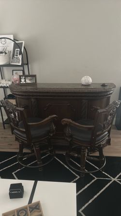 Bar & bar stools