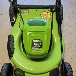 Greenworks SELF-PROPELLED 60V Battery Cordless Lawn Mower