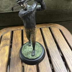 Castilian Bronze Golfer Statue
