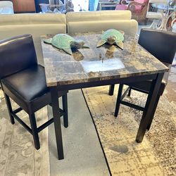 Vintage pub table with 2 barstools