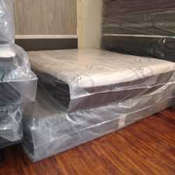 ❄️❄️🛌🏾💤💤💤 $209 Queen Memory Foam Mattress Available $209 ❄️❄️🛌🏾💤💤💤
