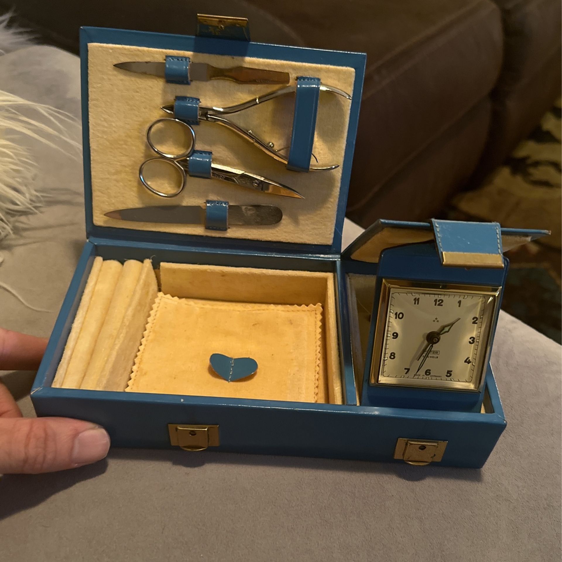Vintage Working. German Griffon Manicure Set In Original Cowhide Rare blue color Case With Peter Clock