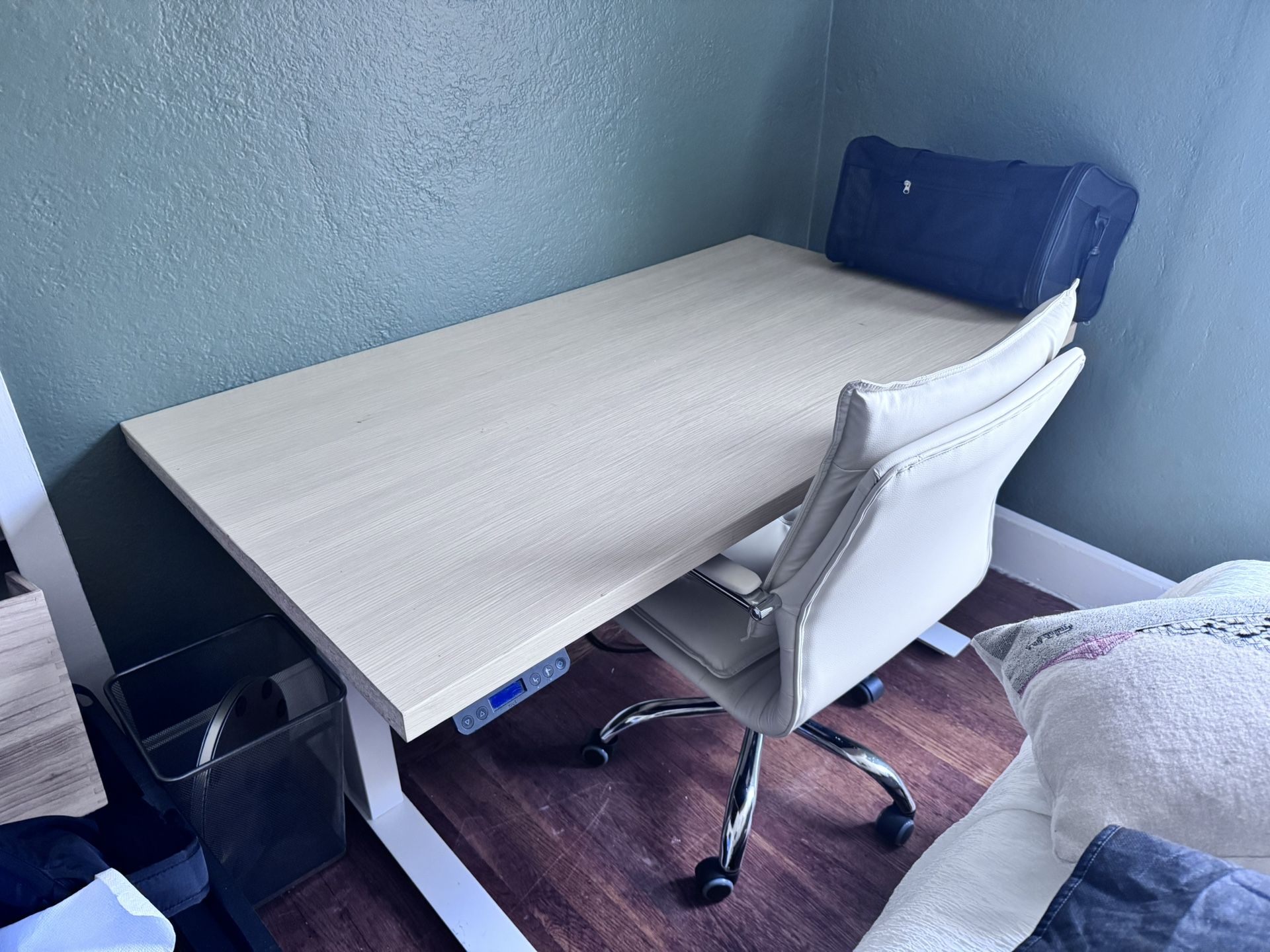 Knoll Standing Desk - $40 OBO