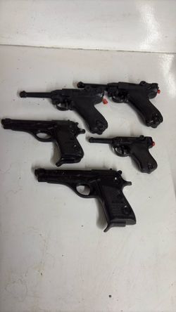 3 Vintage working squirt gun pistols and 2 plastic toy guns