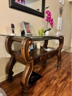 Accent table