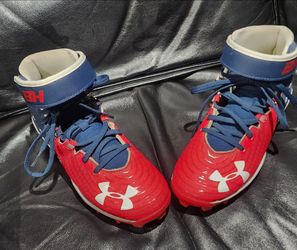 FOR SALE - UNDER ARMOUR BIG HIT CLUB BASEBALL CLEATS SIZE 5Y