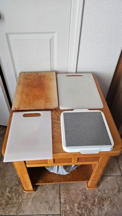 KITCHEN CUTTING BOARDS 4 OF THEM
