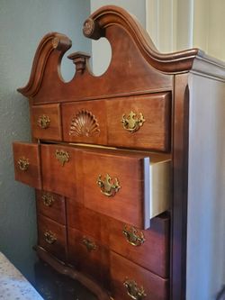DRESSER