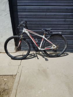 Specialized hard rock mountain bike/ bicycle