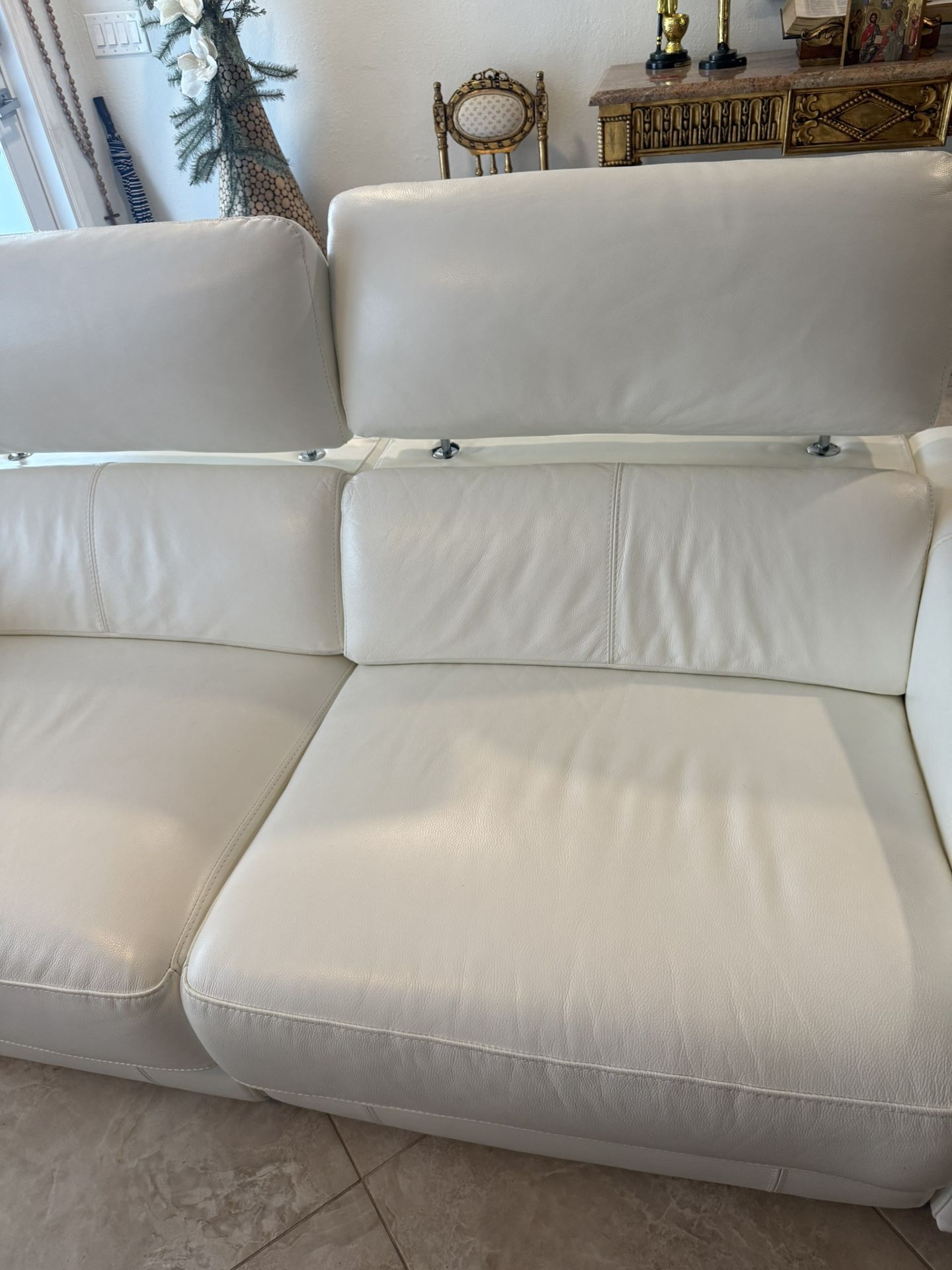 🛋️ Like-New! Stunning Genuine Leather Reclining Sofa – Electric & Spotless! ✨🔥