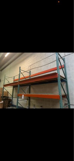 WAREHOUSE METAL RACKS & STEP BEAM - 6 FEAMES & 18 STEP BEAM