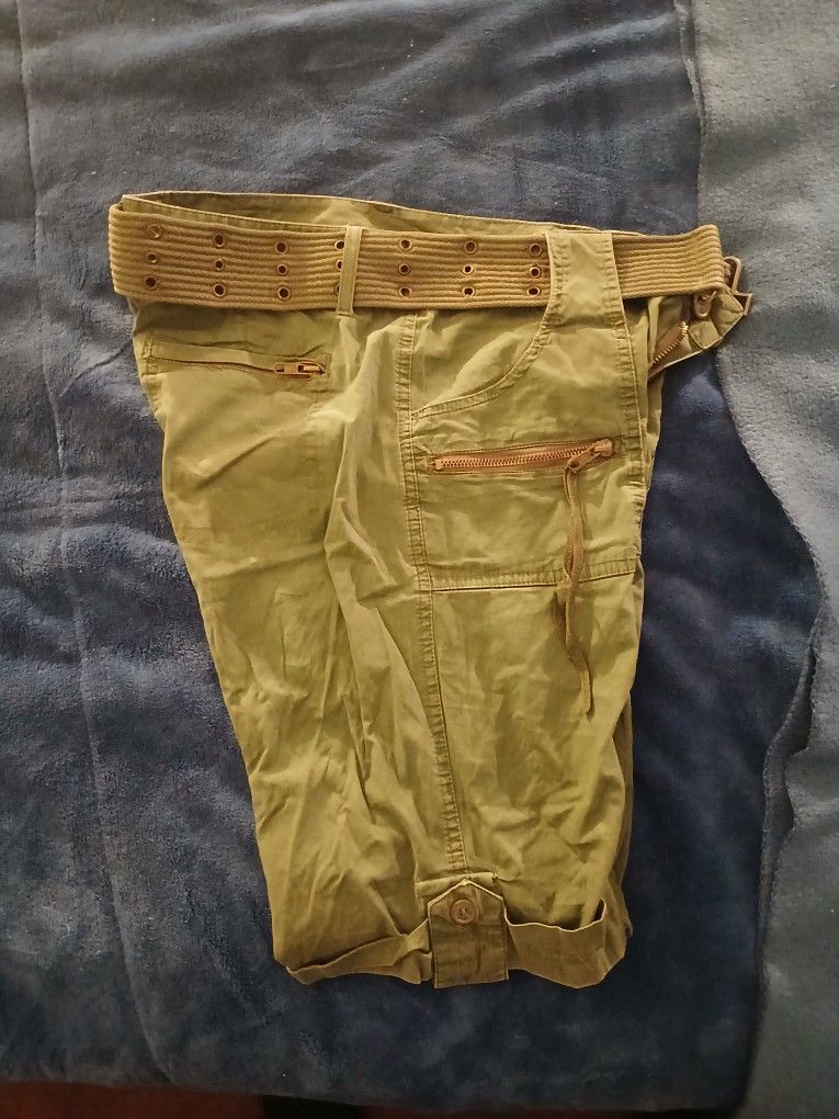 Women's Green Belted Shorts Size 7/8