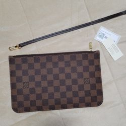 Authentic Brand New Louis Vuitton Neverfull MM Wristlet Pouch $675. Midway Airport area.