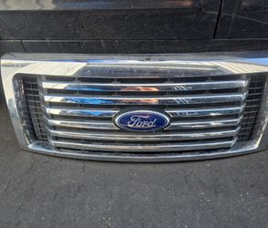 🔥 For Sale: Front Grille for Ford F-150 (2009–2014) 🔥