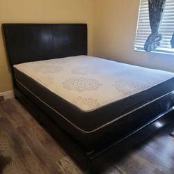 NEW Queen-Size MATTRESS and BOX SPRING. Bed frame not included👍