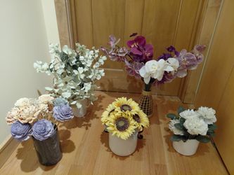 Artificial flower arrangement